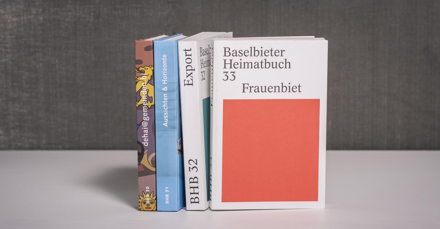 Baselbieter Heimatbücher auf Tisch